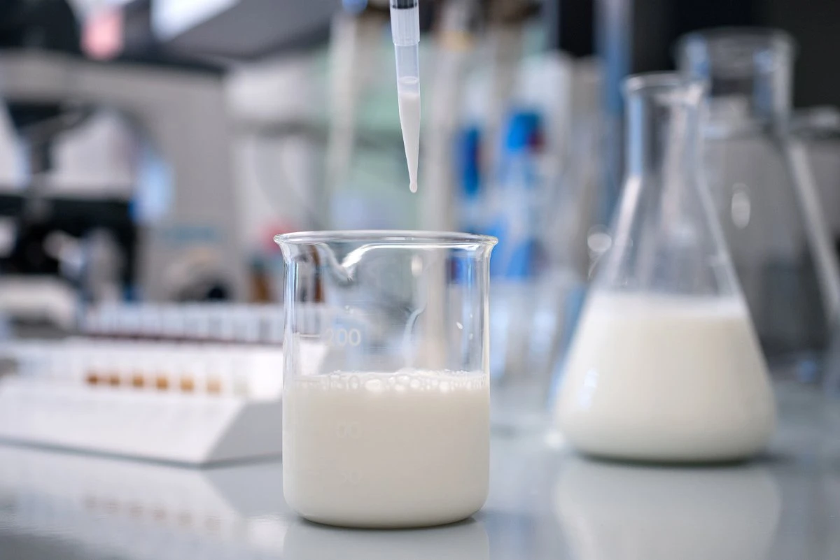 Тверская испытательная лаборатория проводит исследования по выявлению фактов фальсификации состава молока и молочной продукции
