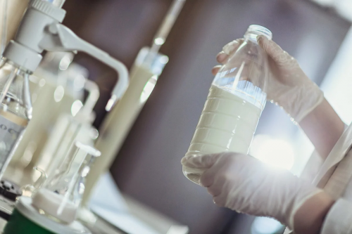 Фальсификация состава питьевого молока установлена специалистами лаборатории